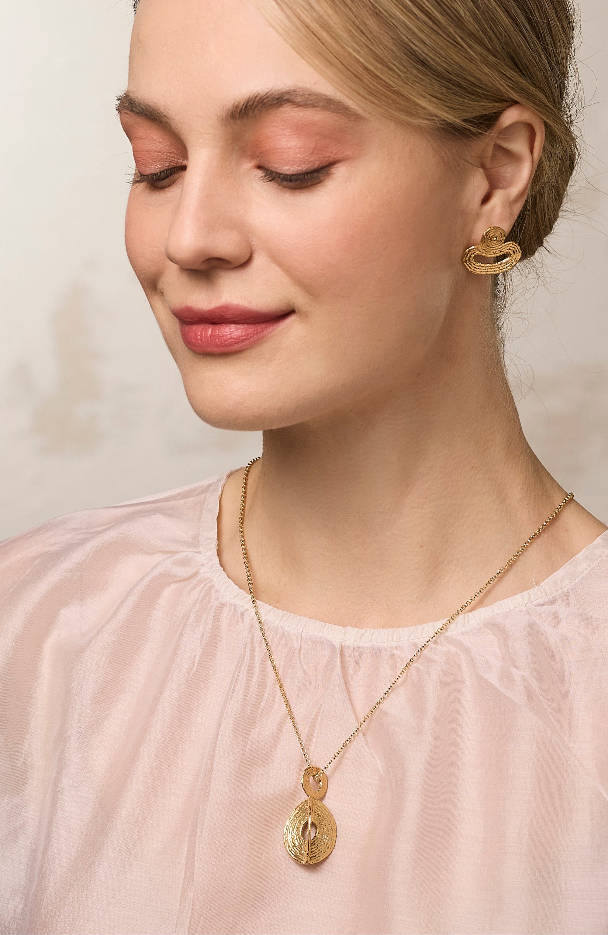 Circles Necklace / 925 Sterling Silver