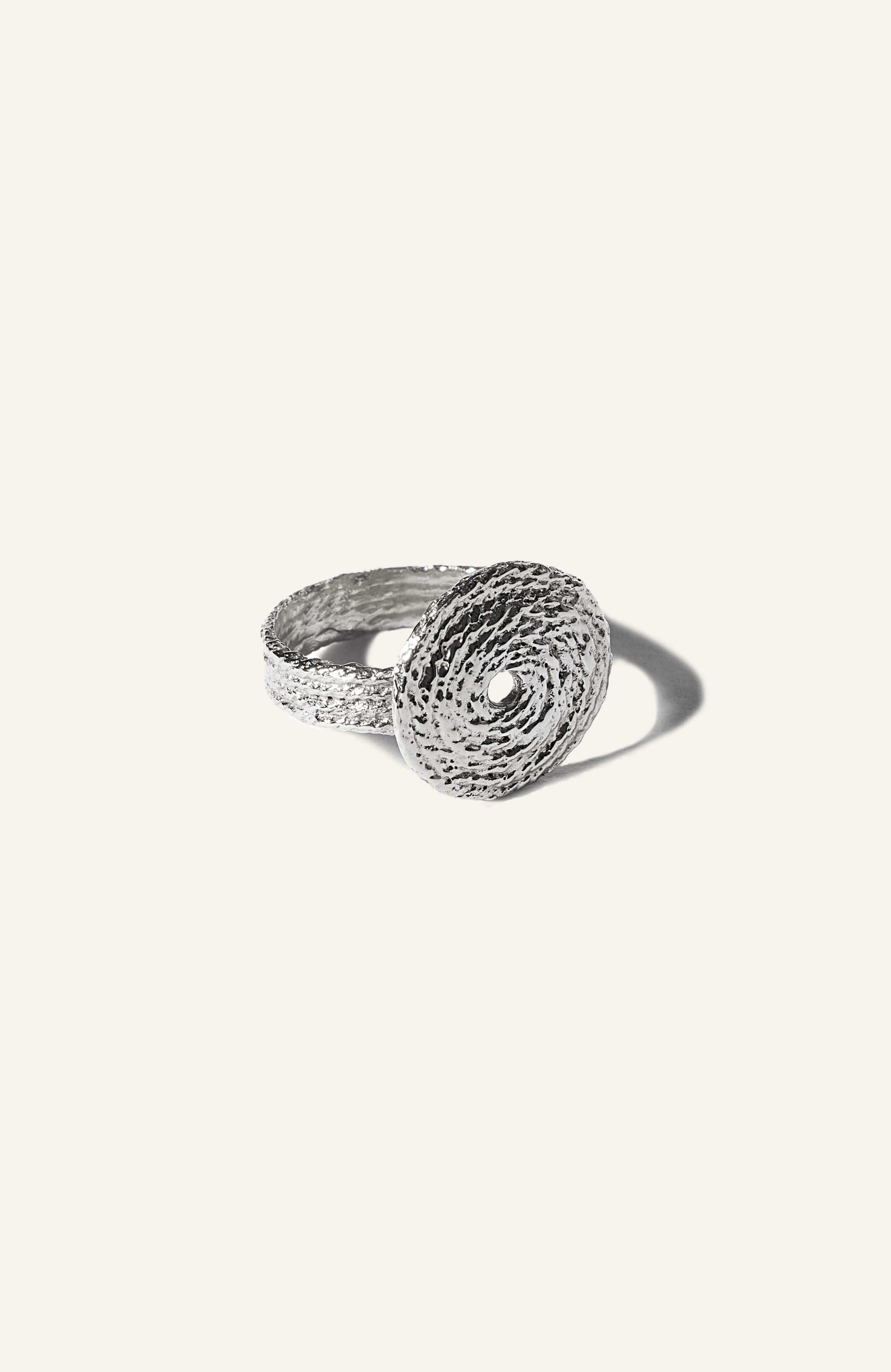 Round Ring / 925 Sterling Silver