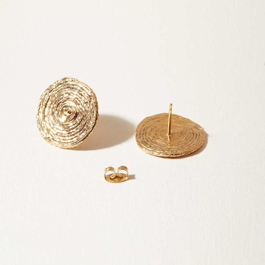 Cotton thread was composed in a circular form and then cast into reclaimed metals.